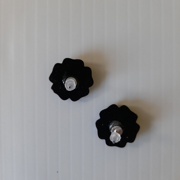Daisy Flower Earring Stud - Picture 3 of 8